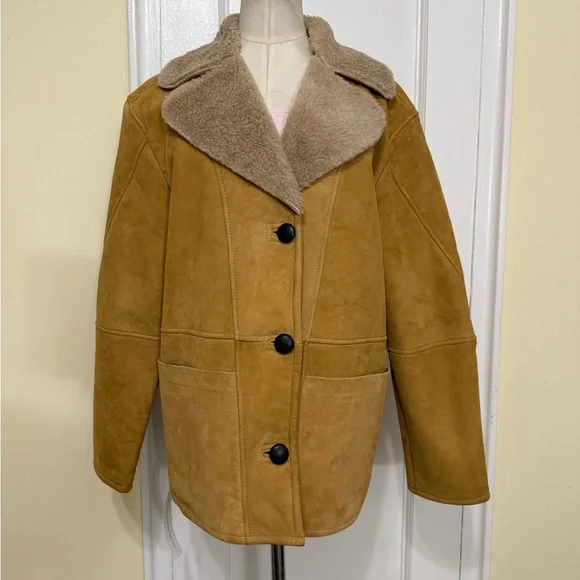 New-Reformation
Veda Luca Suede shearing coat
Parmesan Suede - Picture 13 of 16